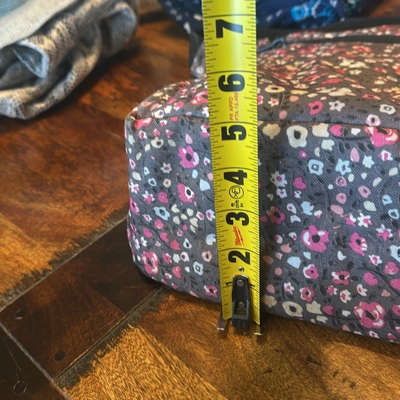 IT Luggage lightweight multipurpose bag. Floral design EUC - Picture 5 of 8